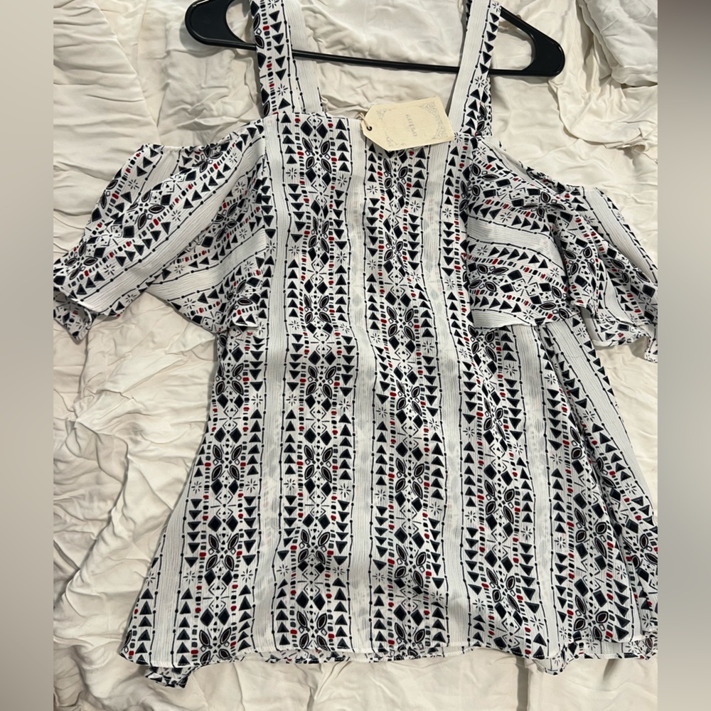 NWT size L white cold shoulder shirt with navy and red pattern